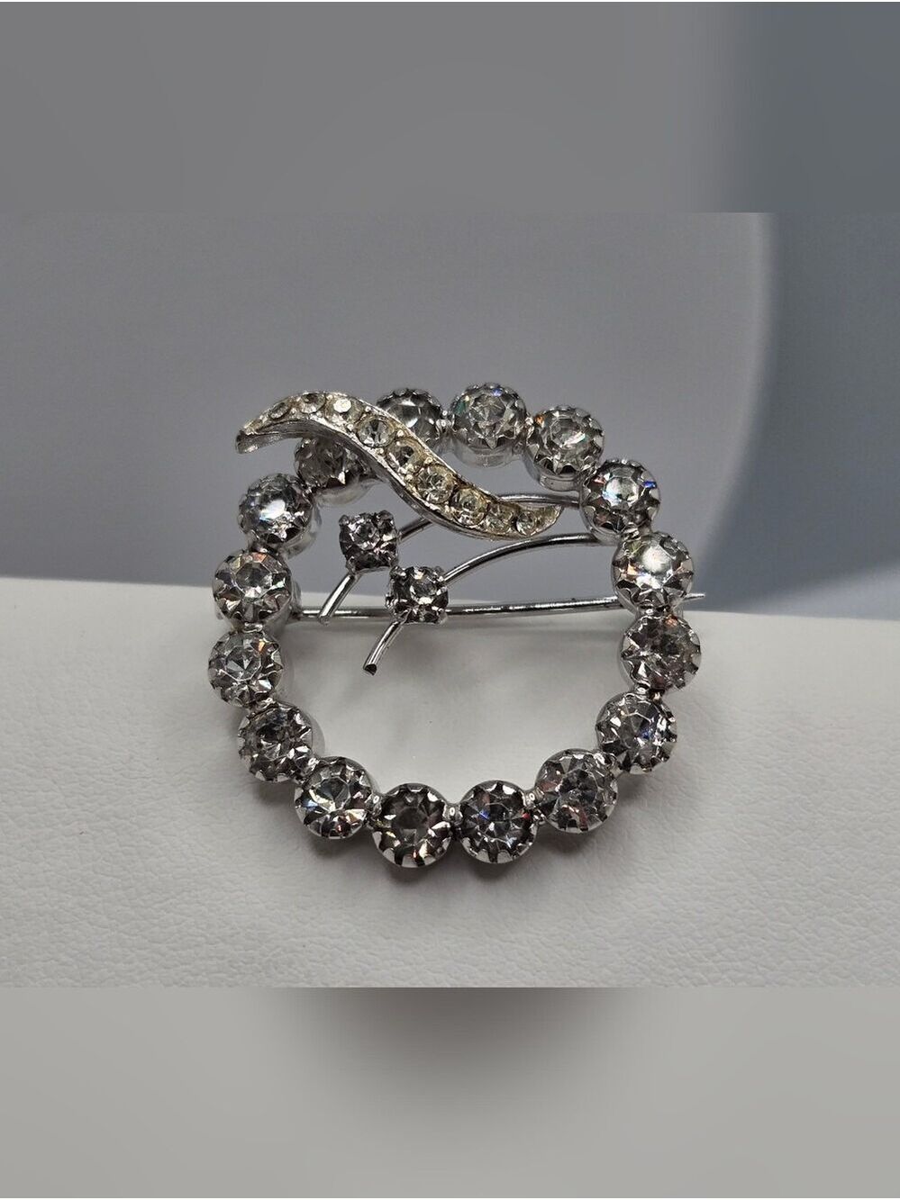 Vintage Silver Tone Rhinestone Wreath Brooch Circle Sparkly Crystal Pin 1”